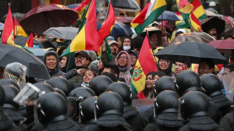 Bolivia expulsa a 6 venezolanos acusados de conspirar en protestas sociales
