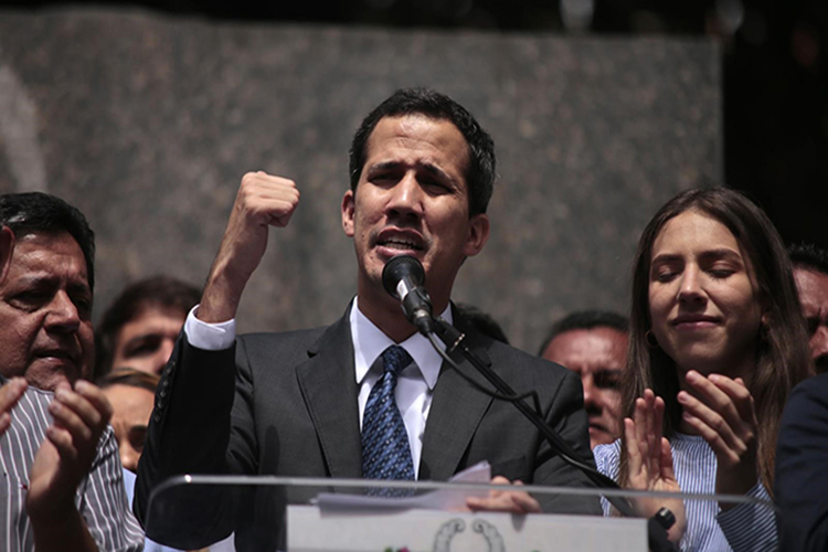 Guaidó calificó como una «agresión diplomática» impedir la entrada de Giammattei a Venezuela