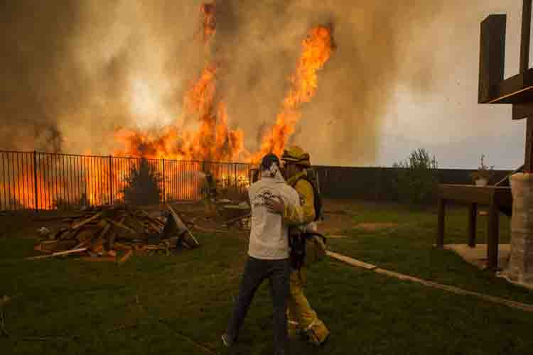 En medio de los incendios:  LeBron James envío comida a los bomberos en California