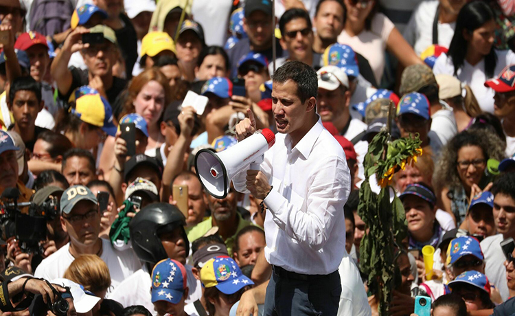 Datanálisis: Juan Guaidó es el líder mejor valorado del país