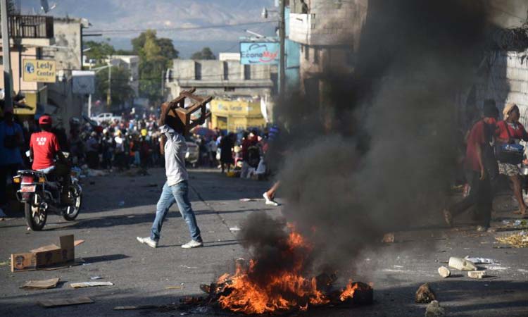 Haití: Periodista fue asesinado en medio de protestas para sacar al presidente