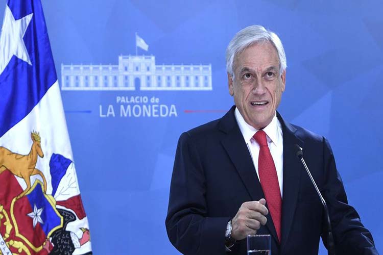 Piñera pide a todos sus ministros poner sus cargos a disposición