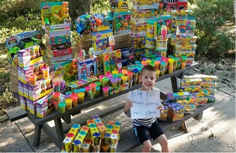 Niño sobreviviente de cáncer donó 3.000 juguetes a hospital infantil