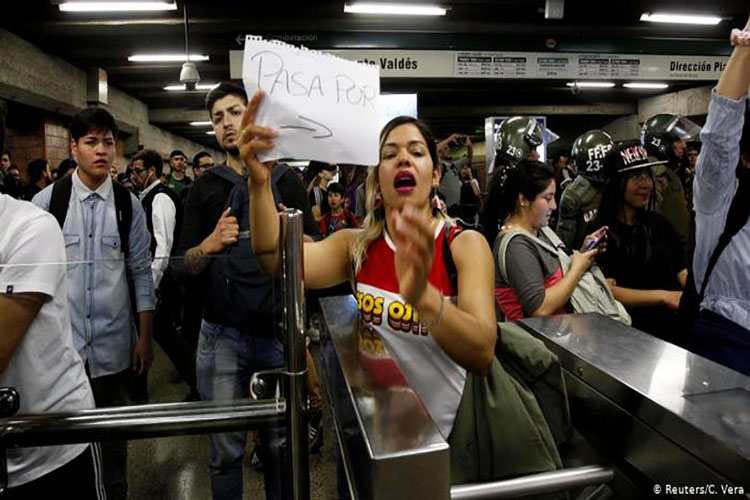 Gobierno chileno anula alza de boleto del metro