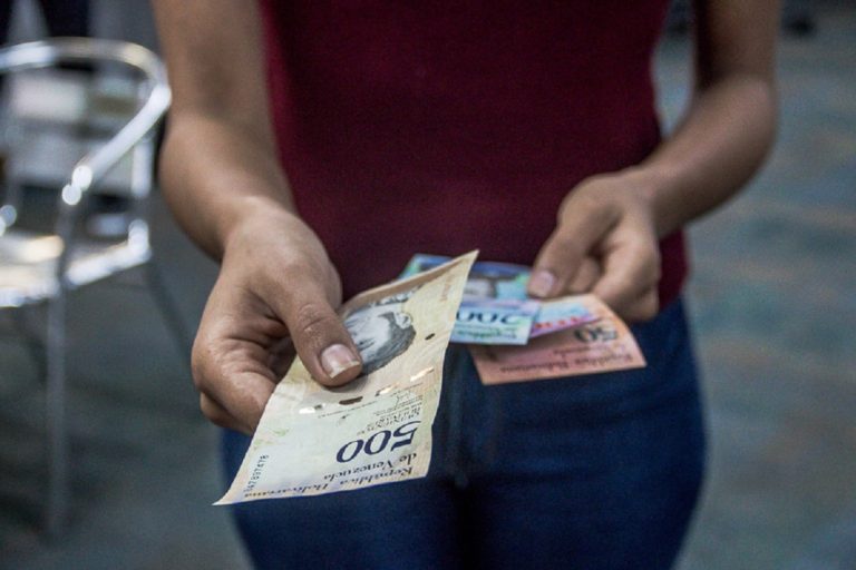 Trabajadores públicos solicitarán a Maduro un salario promedio de 2000 bolívares