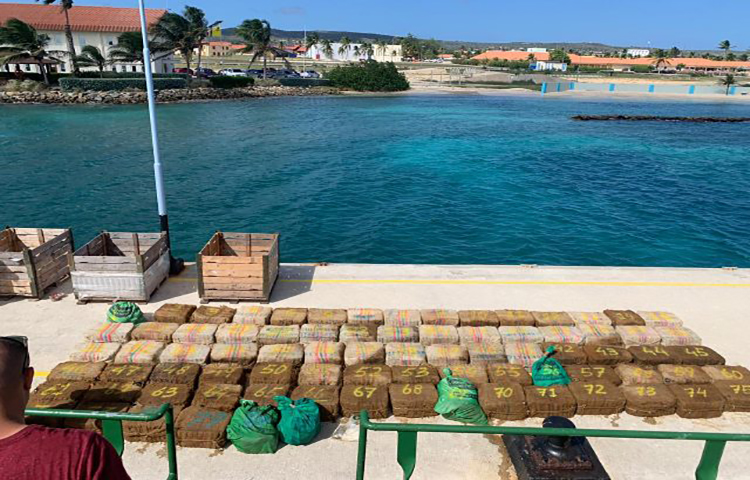 Cinco venezolanos fueron detenidos con 2.200 kilos de cocaína en Aruba