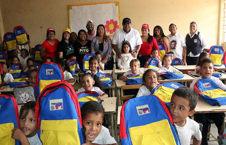 Ambulatorio y escuela Miguel López de la UCV reciben una mano de cariño