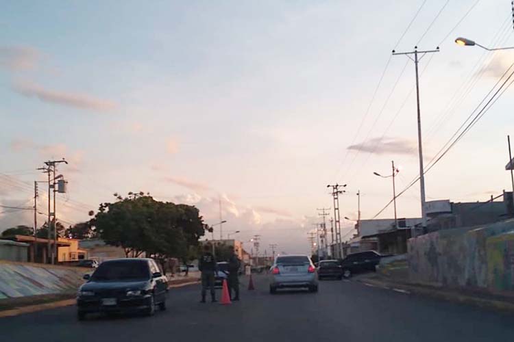 Habitantes de Dabajuro reportan militarización de la avenida Bolívar