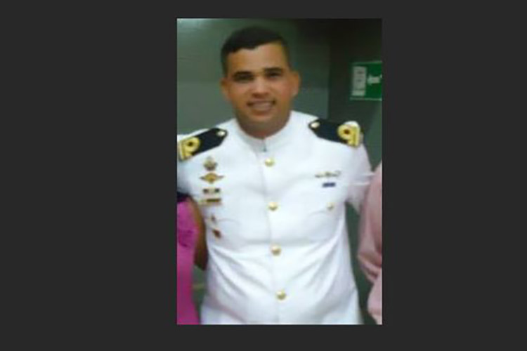 Por esquivar un Jeep teniente de fragata de la Base Naval pierde la vida