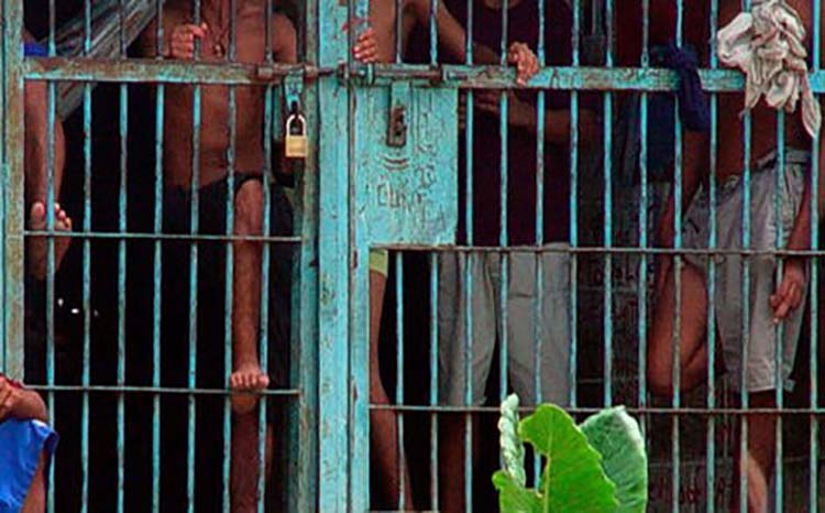 OVP: Presos venezolanos no han consumido frutas ni verduras desde su detención