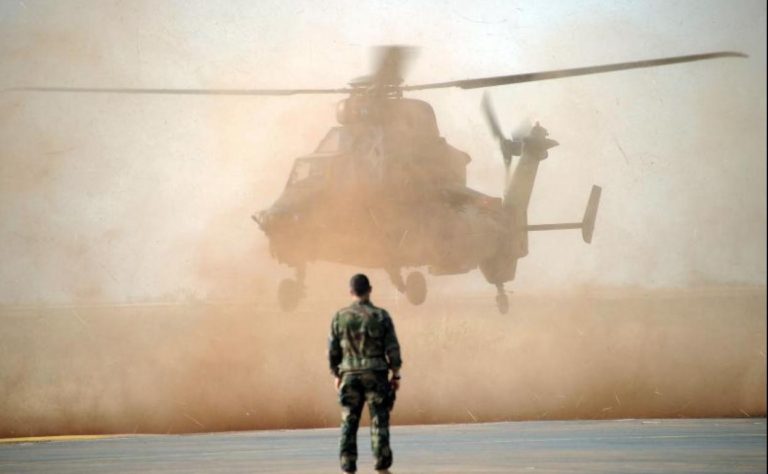 Trece militares franceses mueren en Mali en accidente de helicópteros