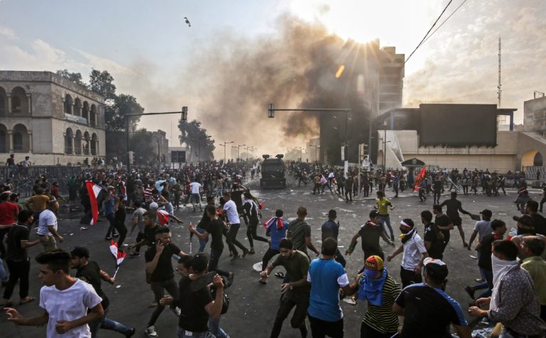 Al menos dos muertos en una nueva represión de las manifestaciones en Bagdad