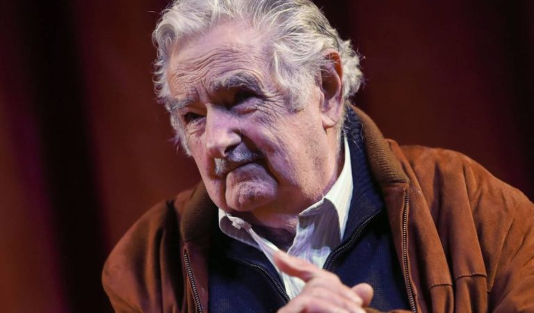 Mujica le ruega a los peruanos unirse contra Fujimori