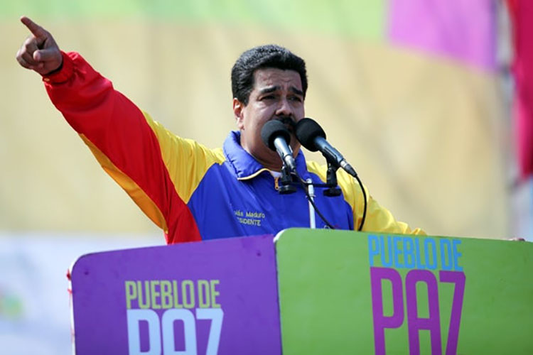 Maduro llama a la «paz» a través del diálogo social y político
