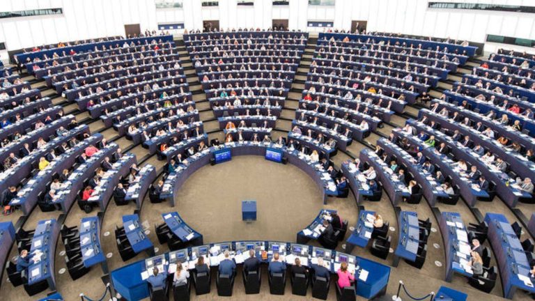 El Parlamento Europeo promete ayudar a Ucrania «en cada paso» de la adhesión a la UE