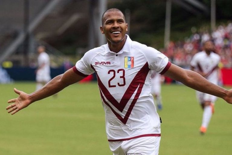 Salomón Rondón se reporta con Pékerman