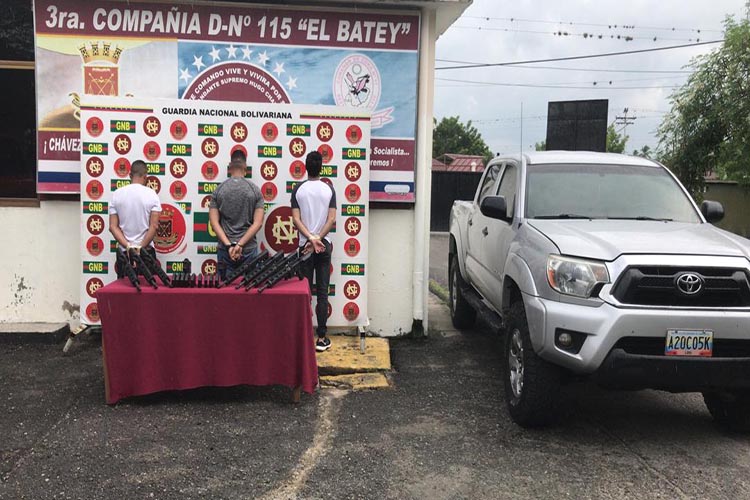 Los detienen con siete fusiles en una camioneta en en Sur del Lago