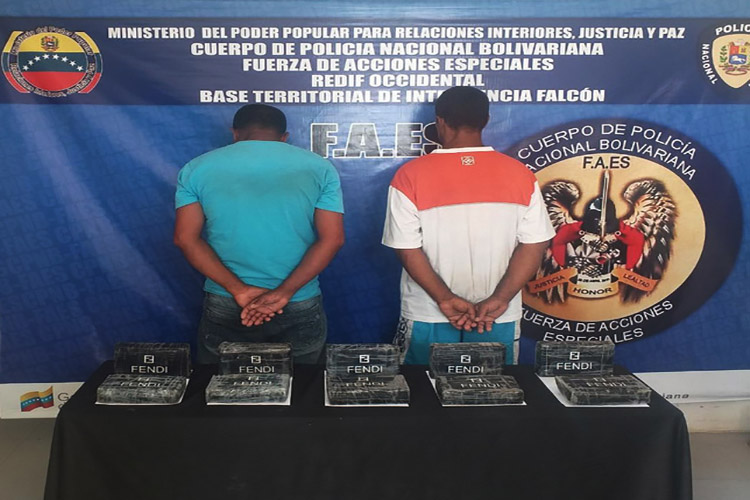 10 panelas más de cocaína incautadas en Baraived y dos detenidos a cargo de las FAES