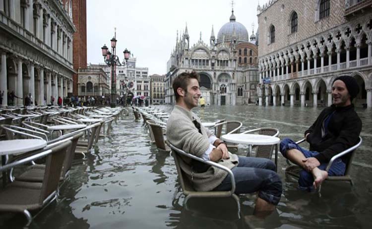 Fenómeno de la marea alta deja a Venecia  bajo el agua