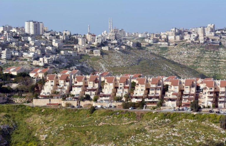 La UE pide a Israel que acabe «con todas las actividades de asentamiento»