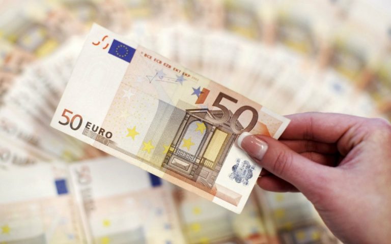 El euro iguala el valor del dólar por primera vez desde diciembre de 2002