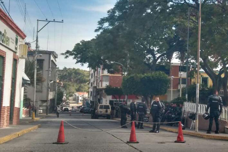 Reportan detenidos y abusos policiales tras manifestación opositora en Trujillo