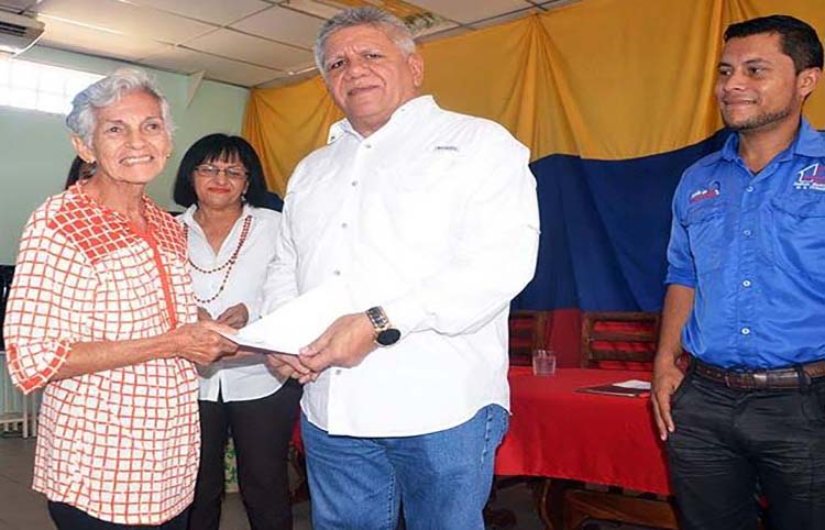 Alcaldía de Carirubana realizó entrega de materiales de construcción y créditos a familias