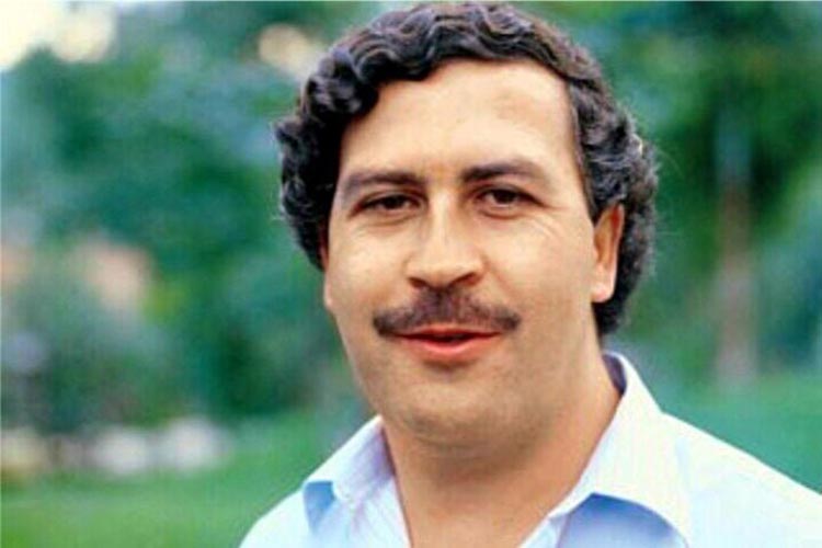 Pablo Escobar poseía cartas de madres que le ofrecían sus hijas para que tuviera sexo con ellas, según la DEA