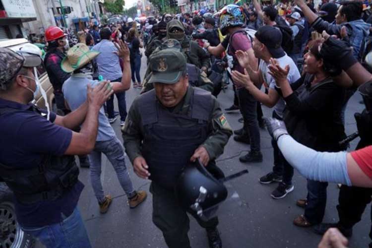 Policías en Bolivia se declaran en rebeldía contra gobierno de Evo Morales