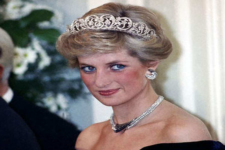 Subastan vestido usado por la princesa Diana en su baile con John Travolta