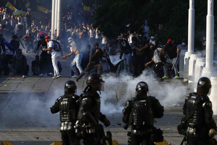 Las protestas en Colombia dejan al menos 3 muertos y 98 detenidos