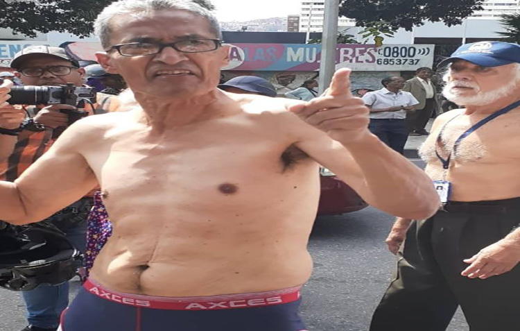 Caracas: Jubilados y pensionados mostraron sus cuerpos como protesta