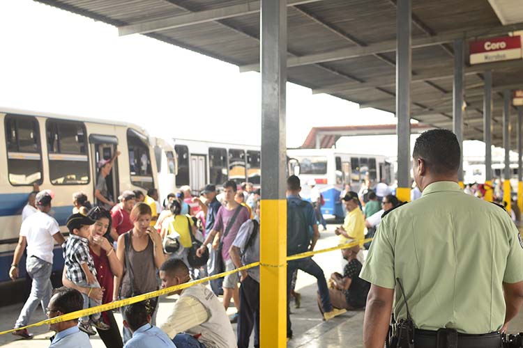 Pretendía robar en un bus que salía del terminal de Valencia y las Faes lo capturó