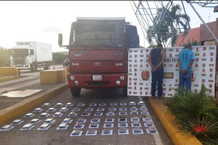 GNB Falcón incautó 56 panelas de droga ocultas en un vehículo de carga