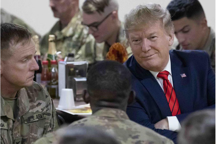 Trump visita de sorpresa a tropas estadounidenses en Afganistán