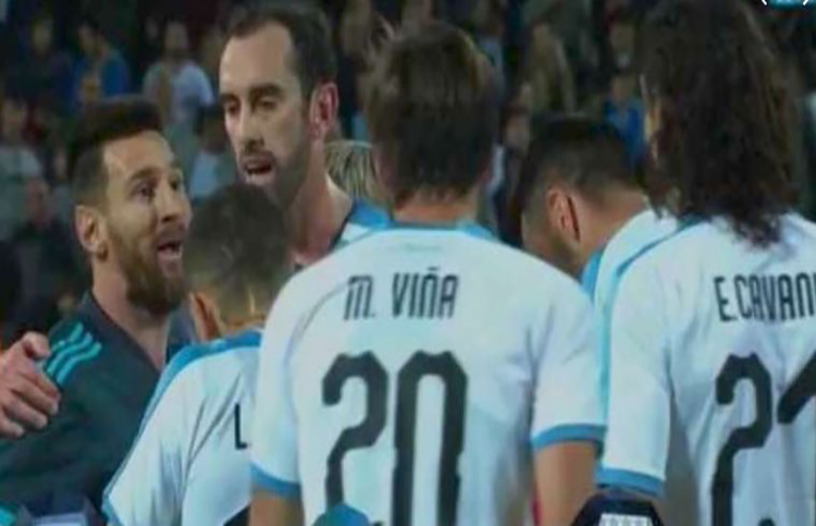 Cavani sobre enfrentamiento con Messi en amistoso: Se picó, así es el fútbol