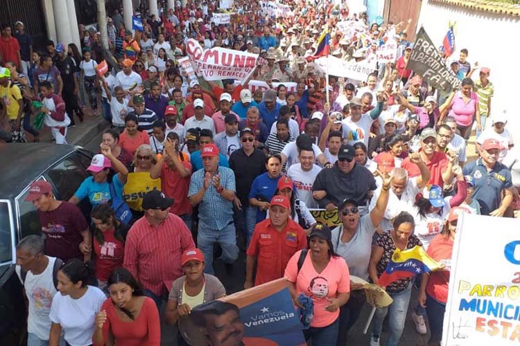 Coro: Simpatizantes del chavismo se concentran  en apoyo a Maduro y Evo Morales