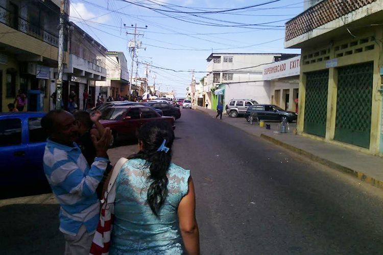 Intermitencia de los servicios públicos genera bajas ventas en comercios de Puerto Cumarebo