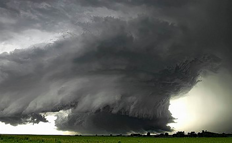 EE.UU.: 18 estudiantes escapan minutos antes de que un tornado destruya la escuela