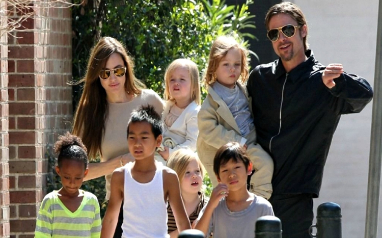 Brad Pitt pasará el día de Navidad con tres de sus seis hijos