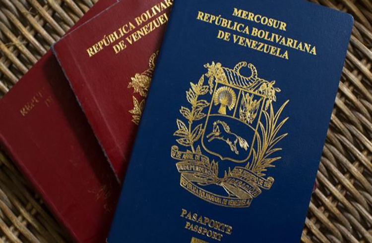 Panamá extiende por dos años los pasaportes vencidos de venezolanos