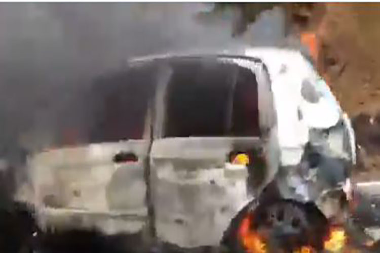Vehículo arde en llamas en la Panamericana (+Video)