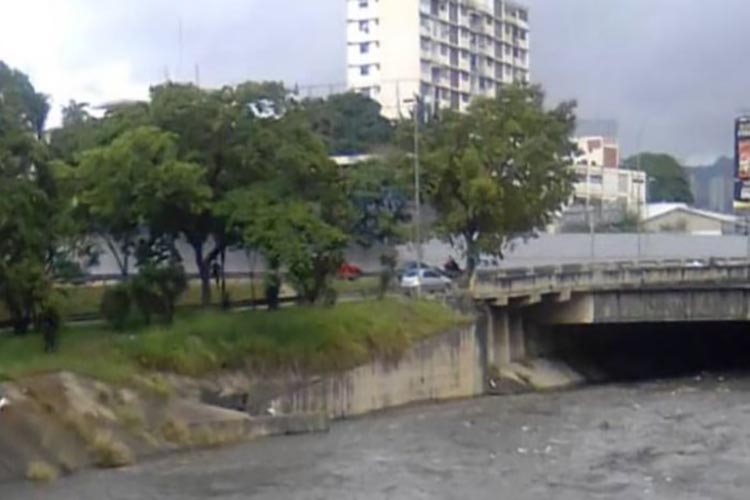 Tres cadáveres con disparos en la cabeza son hallados en el Guaire