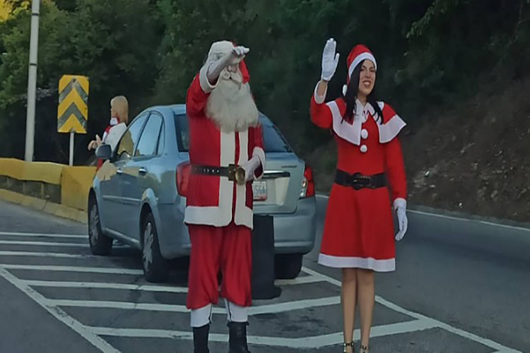 Llegó diciembre y Santa te da la bienvenida en la Cota Mil (+Twitter)