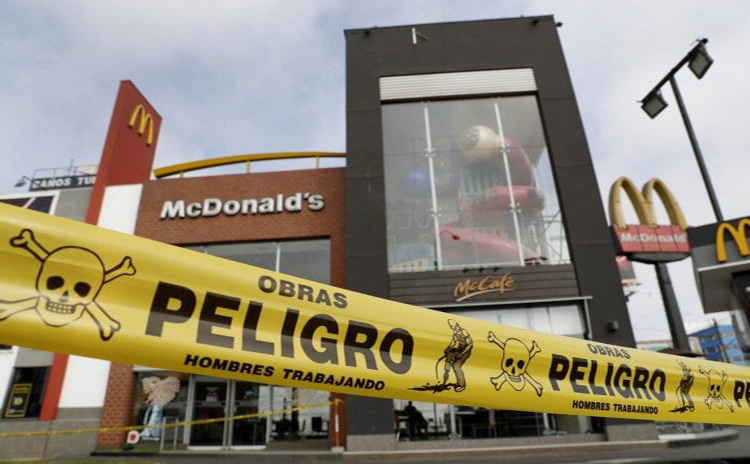 Multan a Arcos Dorados de McDonald’s tras la muerte de dos jóvenes en Perú