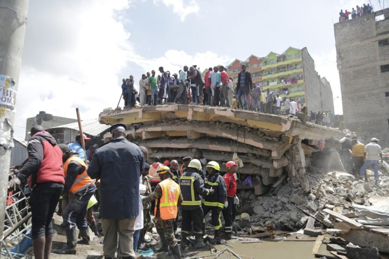Al menos cuatro muertos al derrumbarse un edificio de seis plantas en Nairobi