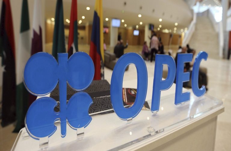 Adhesión OPEP+ a pacto recorte bombeo alcanza 102% en septiembre
