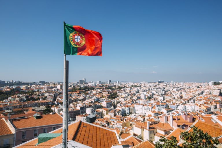 Portugal abre la puerta a nacionalizar extranjeros con 5 años de residencia