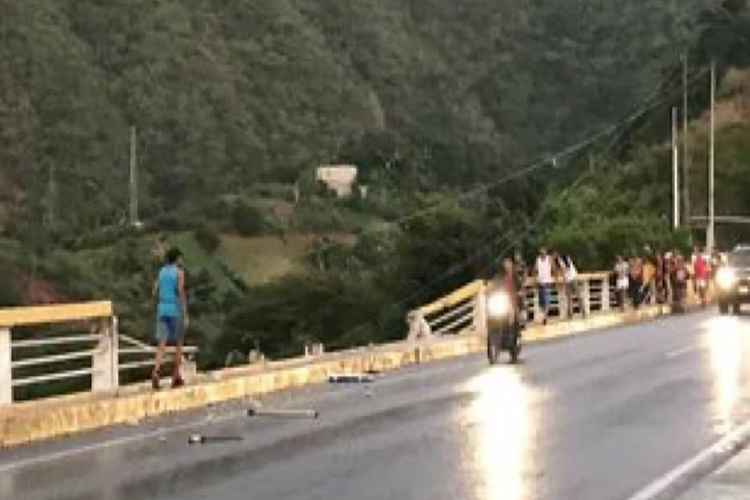 FOTOS: Tres GNB muertos tras caer al vacío en el viaducto Caracas-La Guaira