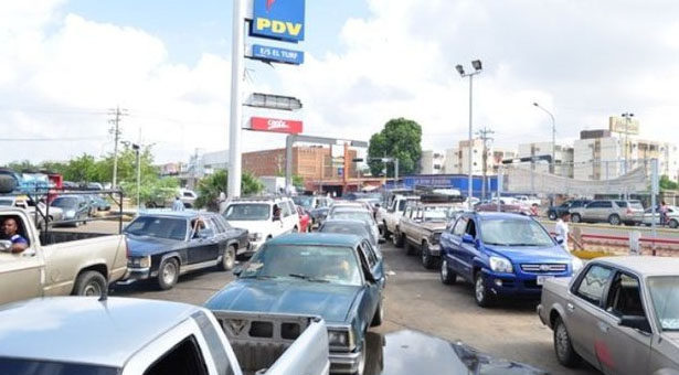 Continúa el suplicio por la gasolina en Maracaibo